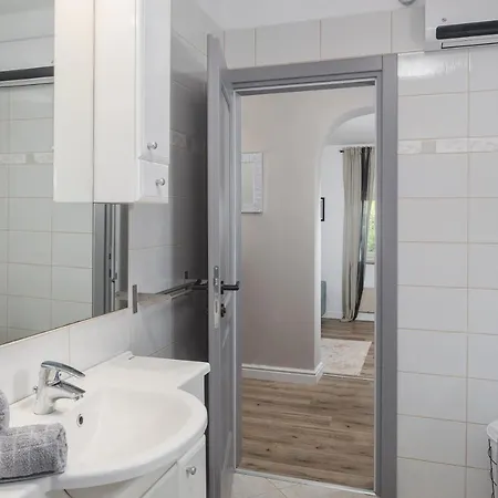 Family Vacation Villa Žbandaj