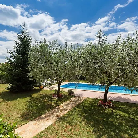 Family Vacation Villa Žbandaj